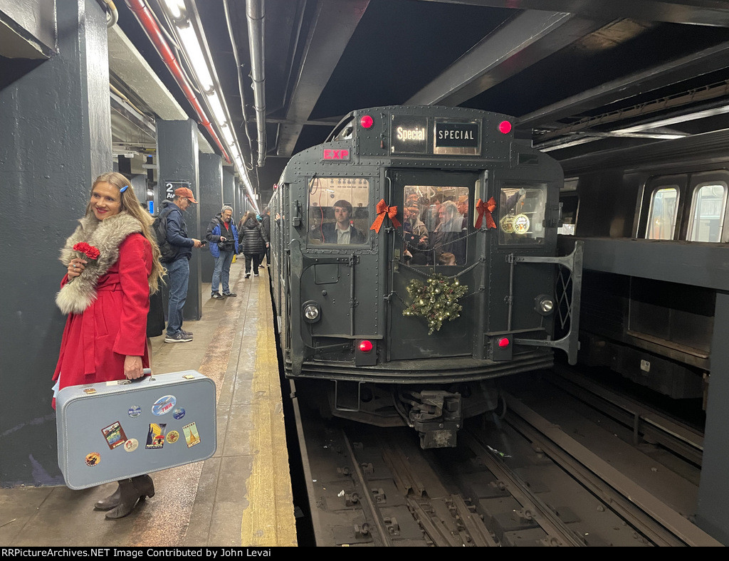 Taken about 10 minutes before the train departs 2nd Ave Station